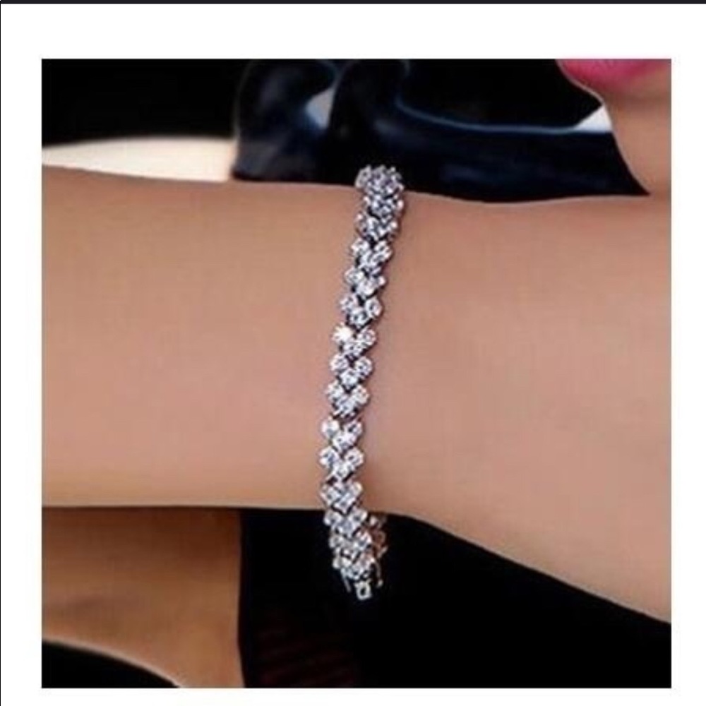 Sparkly CZ’s Tennis Bracelet, New!!